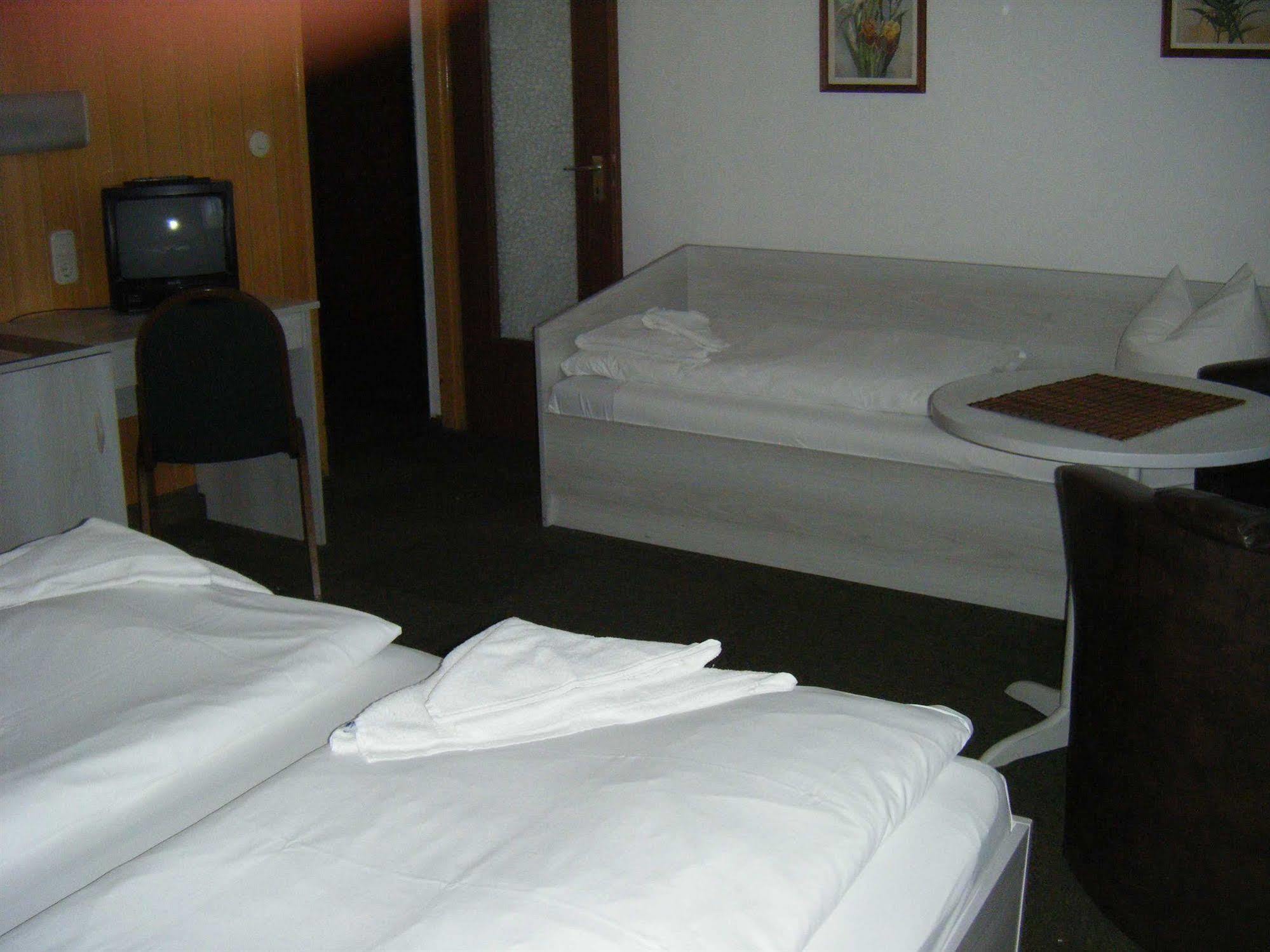 Central-Hotel Tegel Berlin Exterior photo